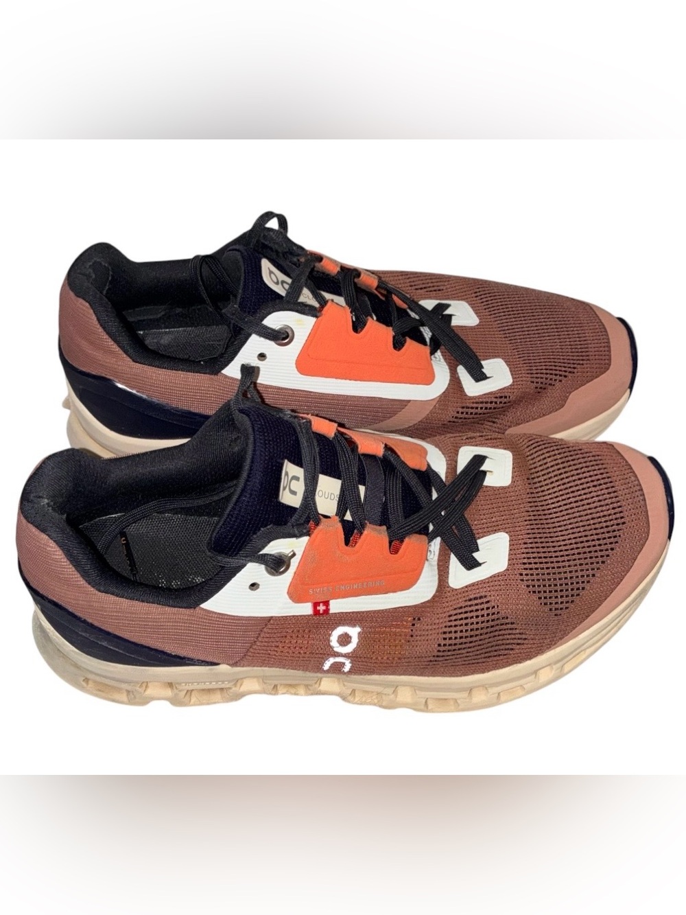 On Running Cloudstratus sneakers in the Cork/Fawn Sz 7.5